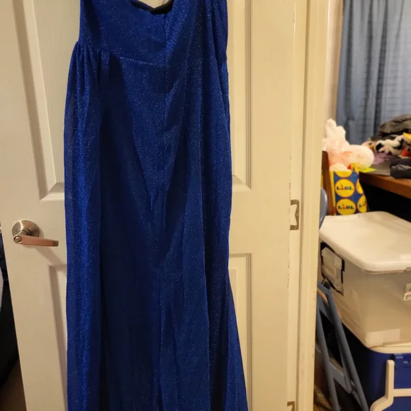 Elegant Blue Strapless Dress - Picture 2 of 7